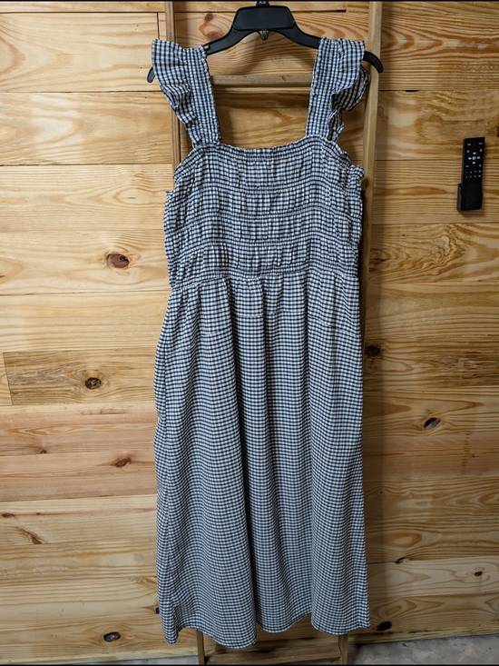 Old Navy Dresses & Skirts - Old Navy Blue and White Gingham Smocked Dress